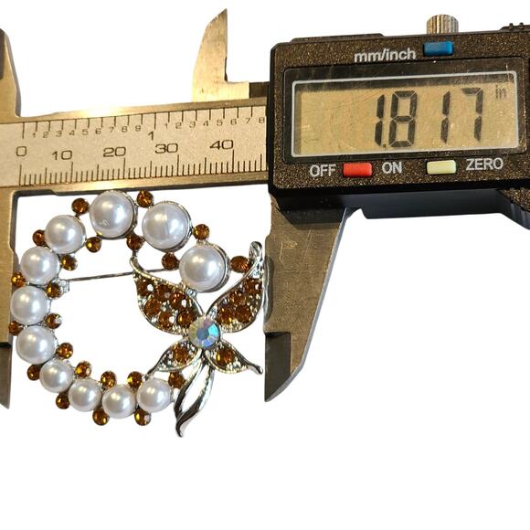 Brown Brooch Pin Faux Pearl Rhinestone Butterfly Silver Tone Wreath Gift Box - Picture 2 of 10